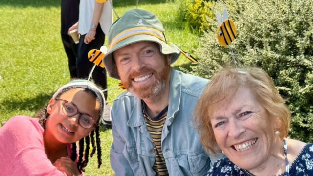 Bee-deely-boppers-family