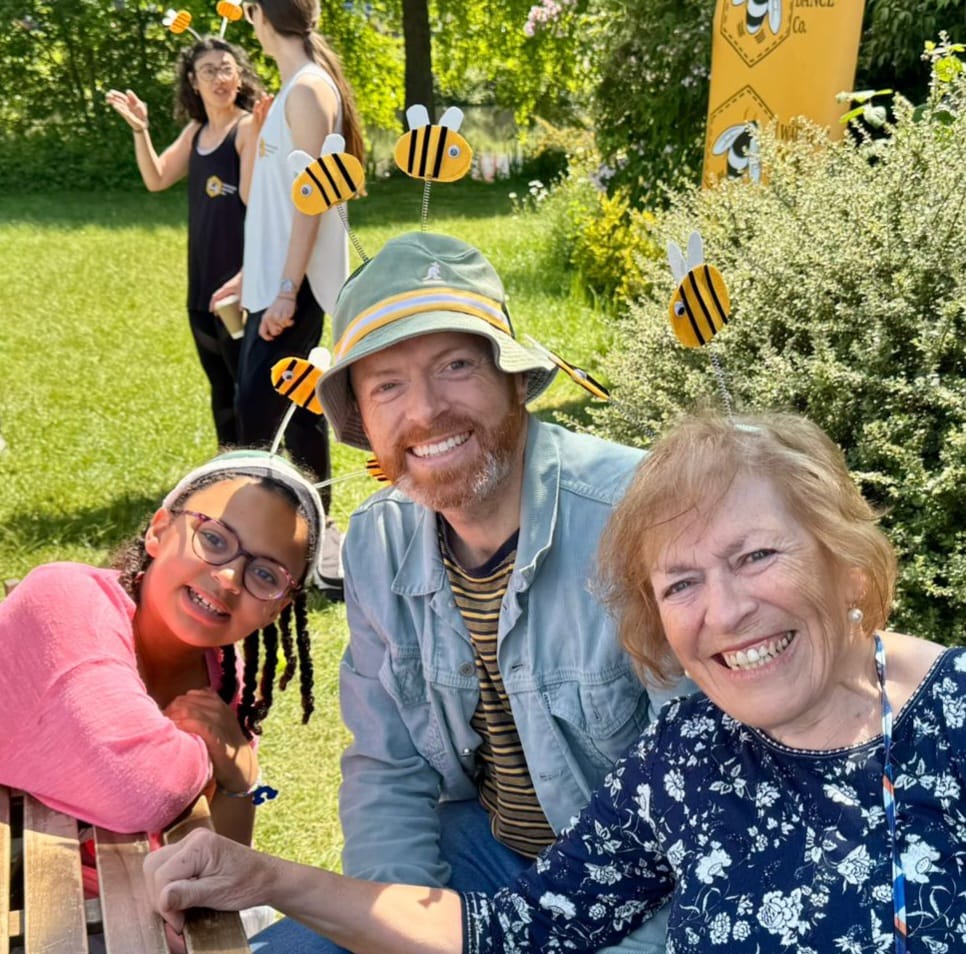 Bee-deely-boppers-family