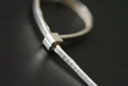 Connect-Cable-Toe-Necklace