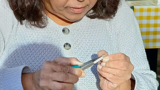 Jewellery-making-with-women-and-colourful-beads